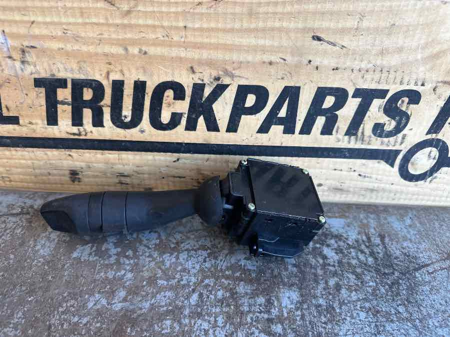 RENAULT LEVER SWITCH 7422007399 - Cab and interior for Truck: picture 2 RENAULT LEVER SWITCH 7422007399 - Cab and interior for Truck: picture 2