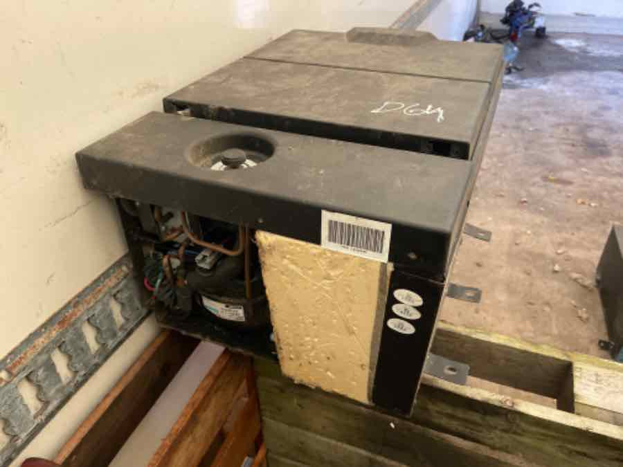 RENAULT T SERIE REFRIGERATOR / FRIDGE - Cab and interior for Truck: picture 2 RENAULT T SERIE REFRIGERATOR / FRIDGE - Cab and interior for Truck: picture 2