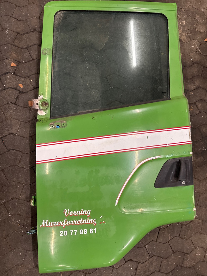 SCANIA LEFT DOOR 1384421 - Cab and interior for Truck: picture 1 SCANIA LEFT DOOR 1384421 - Cab and interior for Truck: picture 1