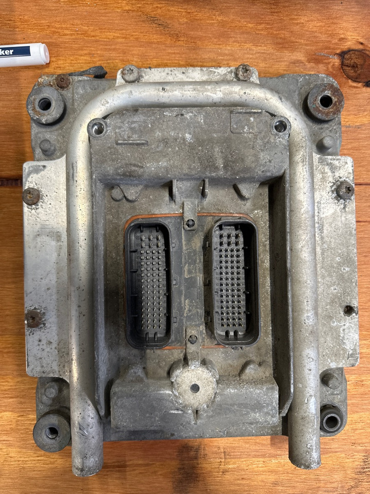 VOLVO ECU 60100000 PO3 - ECU for Truck: picture 2 VOLVO ECU 60100000 PO3 - ECU for Truck: picture 2