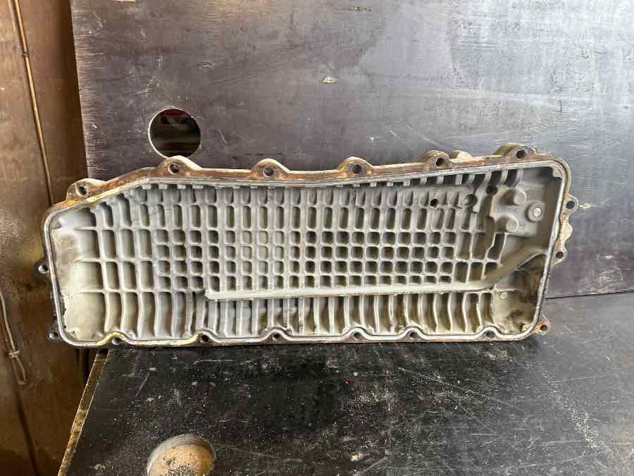 VOLVO ENGINE COVER 21100903 - Engine and parts for Truck: picture 2 VOLVO ENGINE COVER 21100903 - Engine and parts for Truck: picture 2