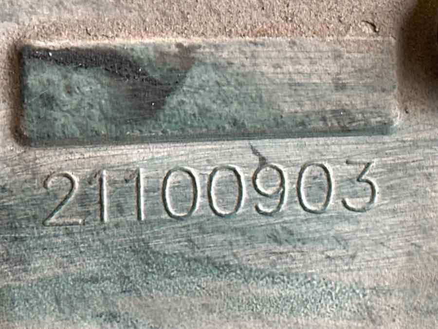 VOLVO ENGINE COVER 21100903 - Engine and parts for Truck: picture 3 VOLVO ENGINE COVER 21100903 - Engine and parts for Truck: picture 3