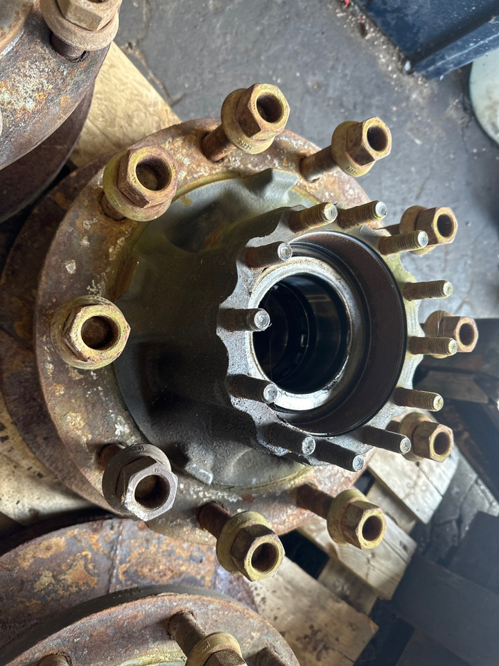 VOLVO REAR AXLE HUB 21881391 - Wheel hub for Truck: picture 1 VOLVO REAR AXLE HUB 21881391 - Wheel hub for Truck: picture 1