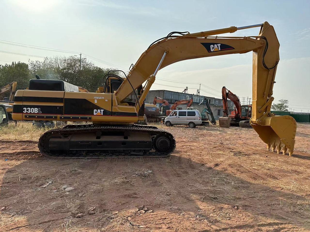 CAT 320B - Crawler excavator: picture 2 CAT 320B - Crawler excavator: picture 2