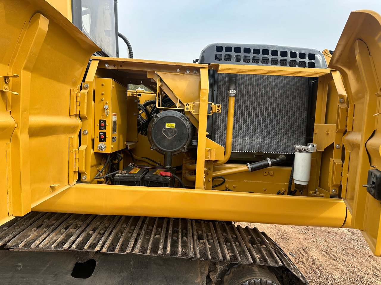 Crawler excavator CAT 320BL crawler excavator: picture 9