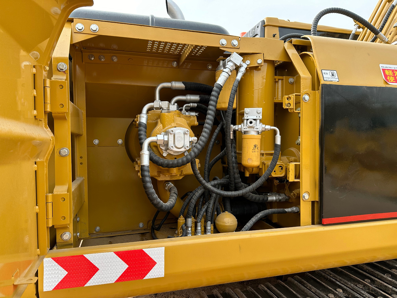 Crawler excavator CAT 320BL crawler excavator: picture 7