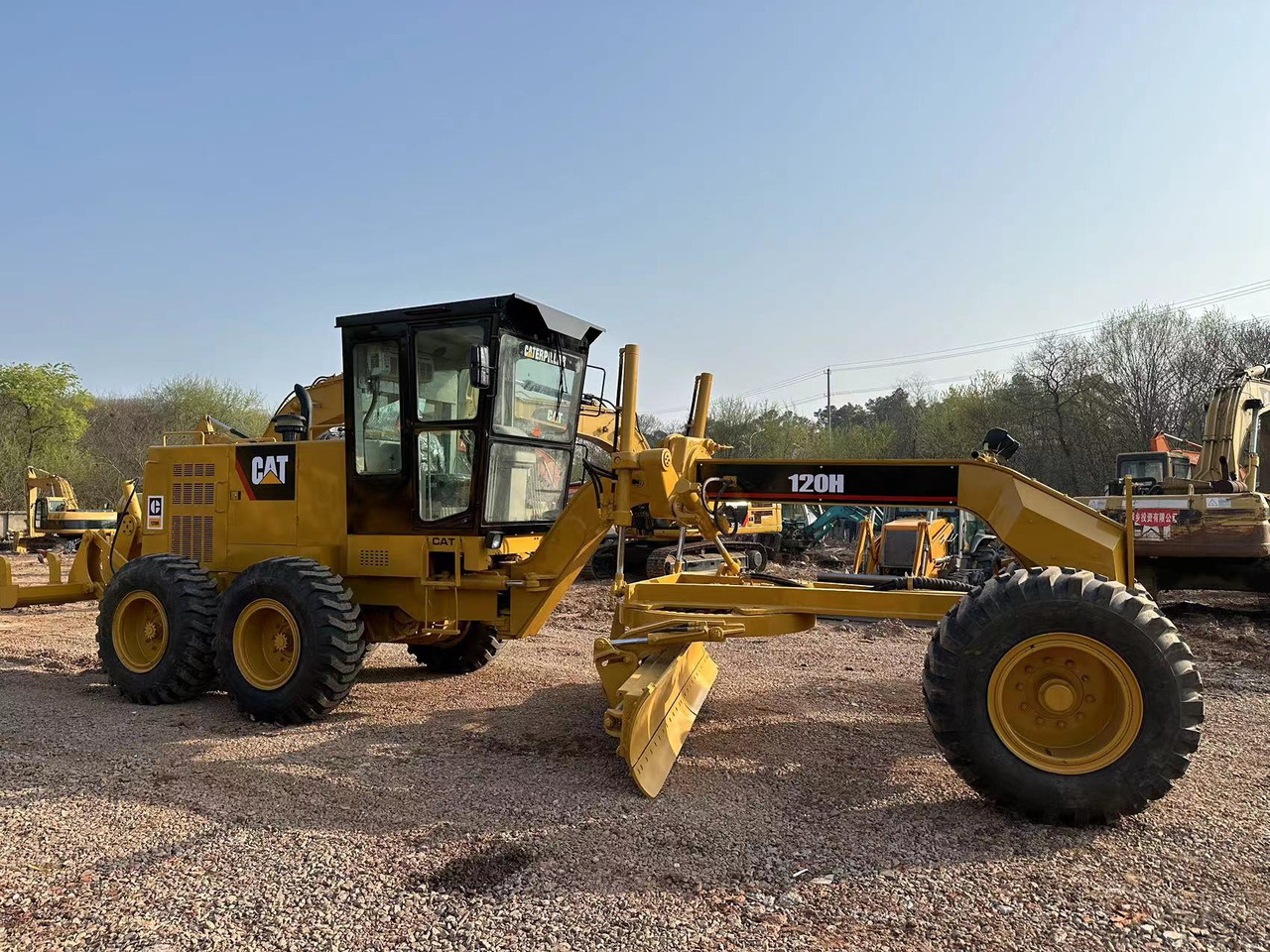 CATERPILLAR 120H - Grader: picture 5 CATERPILLAR 120H - Grader: picture 5