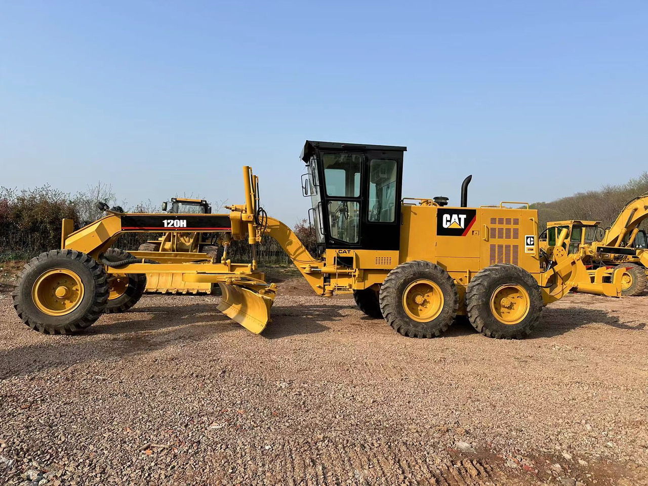 CATERPILLAR 120H - Grader: picture 1 CATERPILLAR 120H - Grader: picture 1