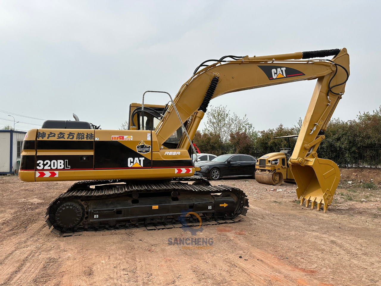 Crawler excavator CATERPILLAR 320BL: picture 10