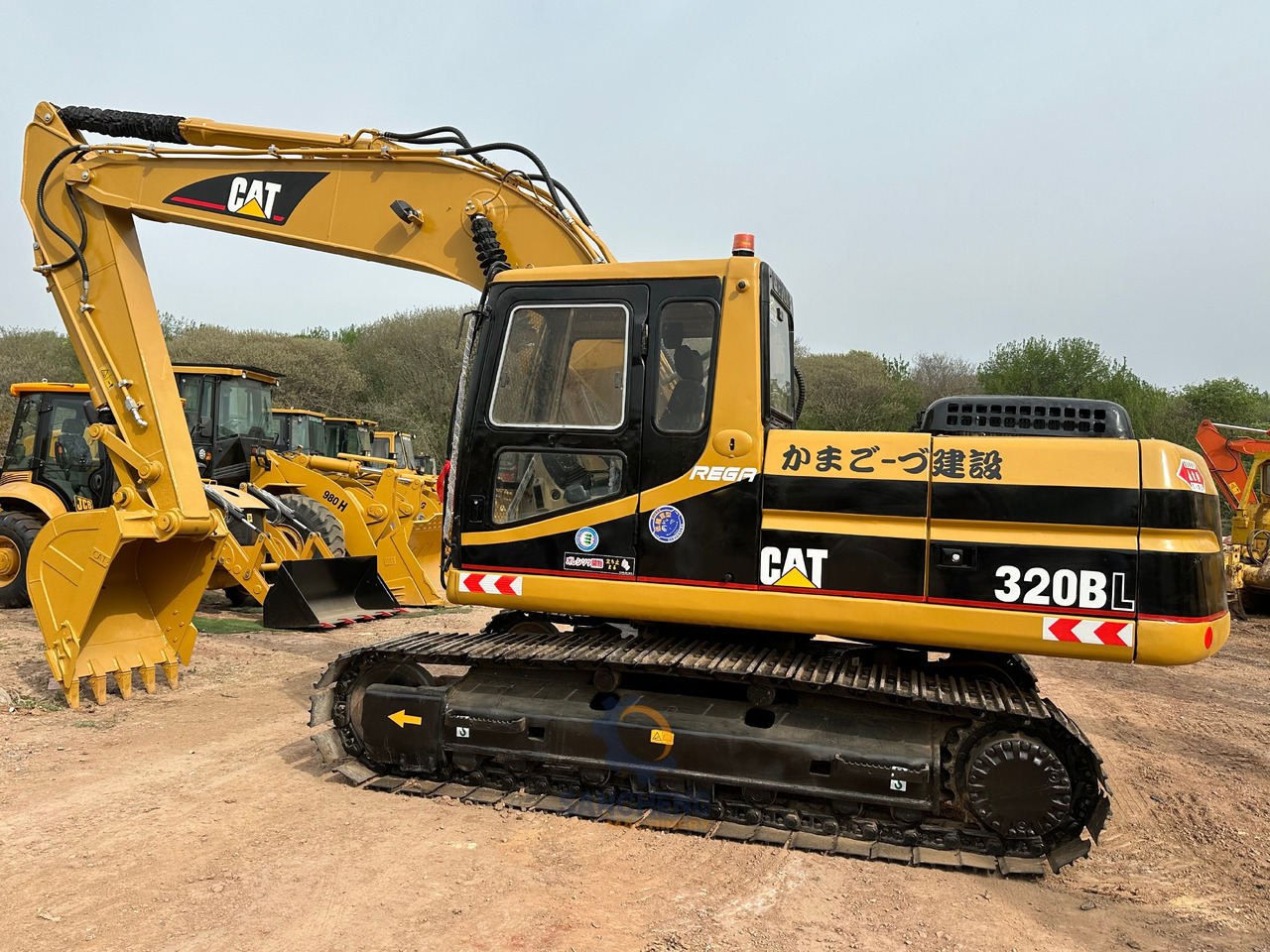 Crawler excavator CATERPILLAR 320BL: picture 6
