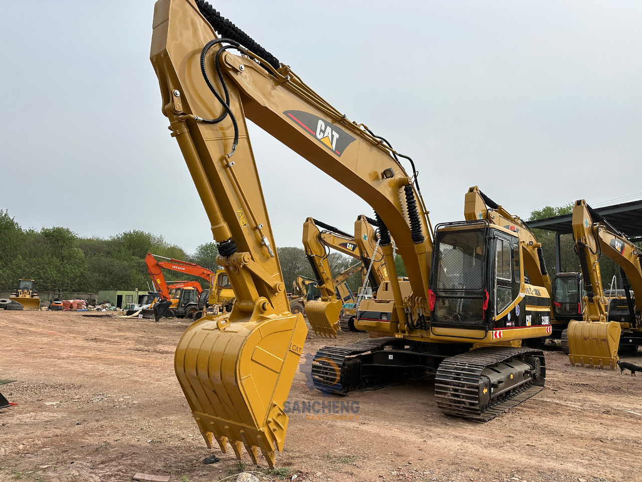 Crawler excavator CATERPILLAR 320BL: picture 9