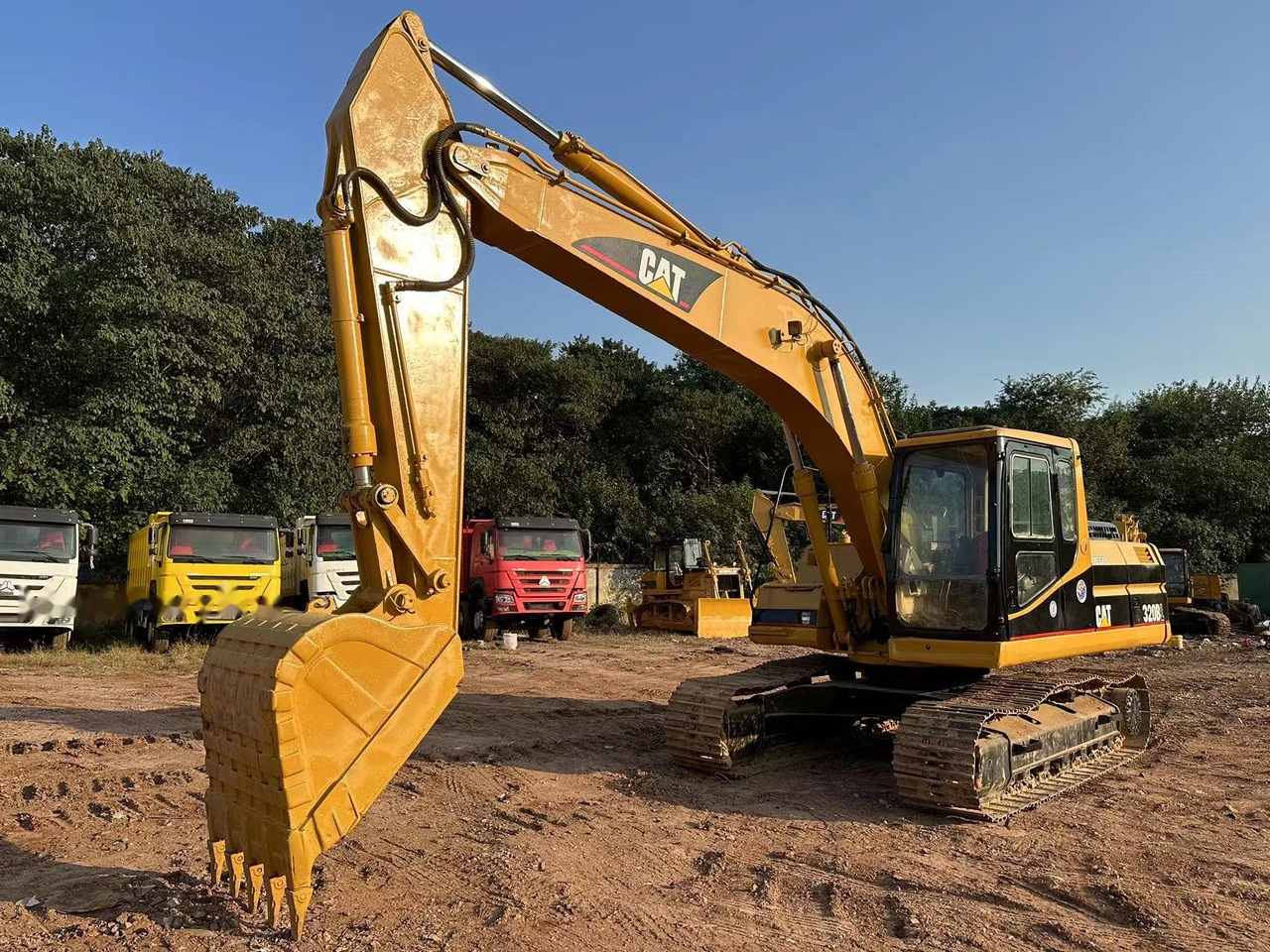 CATERPILLAR 320BL - Crawler excavator: picture 3 CATERPILLAR 320BL - Crawler excavator: picture 3