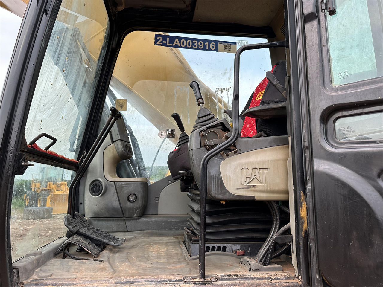 Crawler excavator CATERPILLAR 330D excavator: picture 9