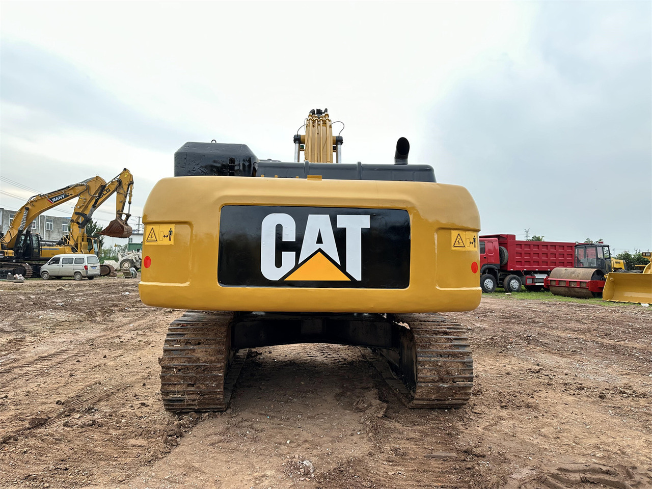 Crawler excavator CATERPILLAR 330D excavator: picture 10