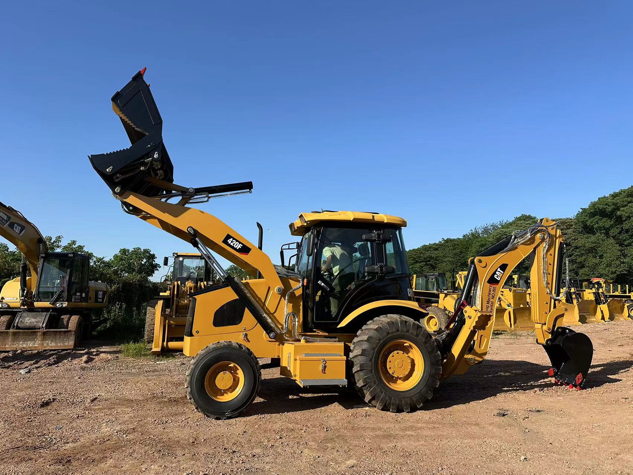 CATERPILLAR 420F2 - Backhoe loader: picture 1 CATERPILLAR 420F2 - Backhoe loader: picture 1