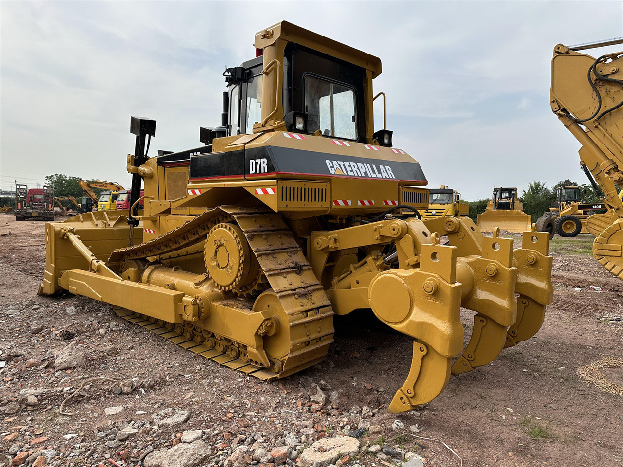 CATERPILLAR D7R - Bulldozer: picture 3 CATERPILLAR D7R - Bulldozer: picture 3