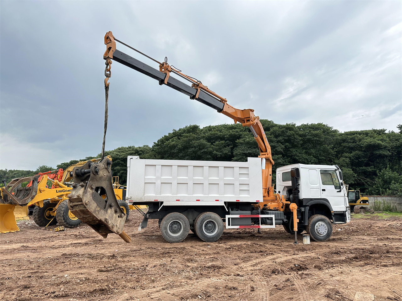 HOWO 371 Mounted Crane Dump truck - Crane truck: picture 2 HOWO 371 Mounted Crane Dump truck - Crane truck: picture 2