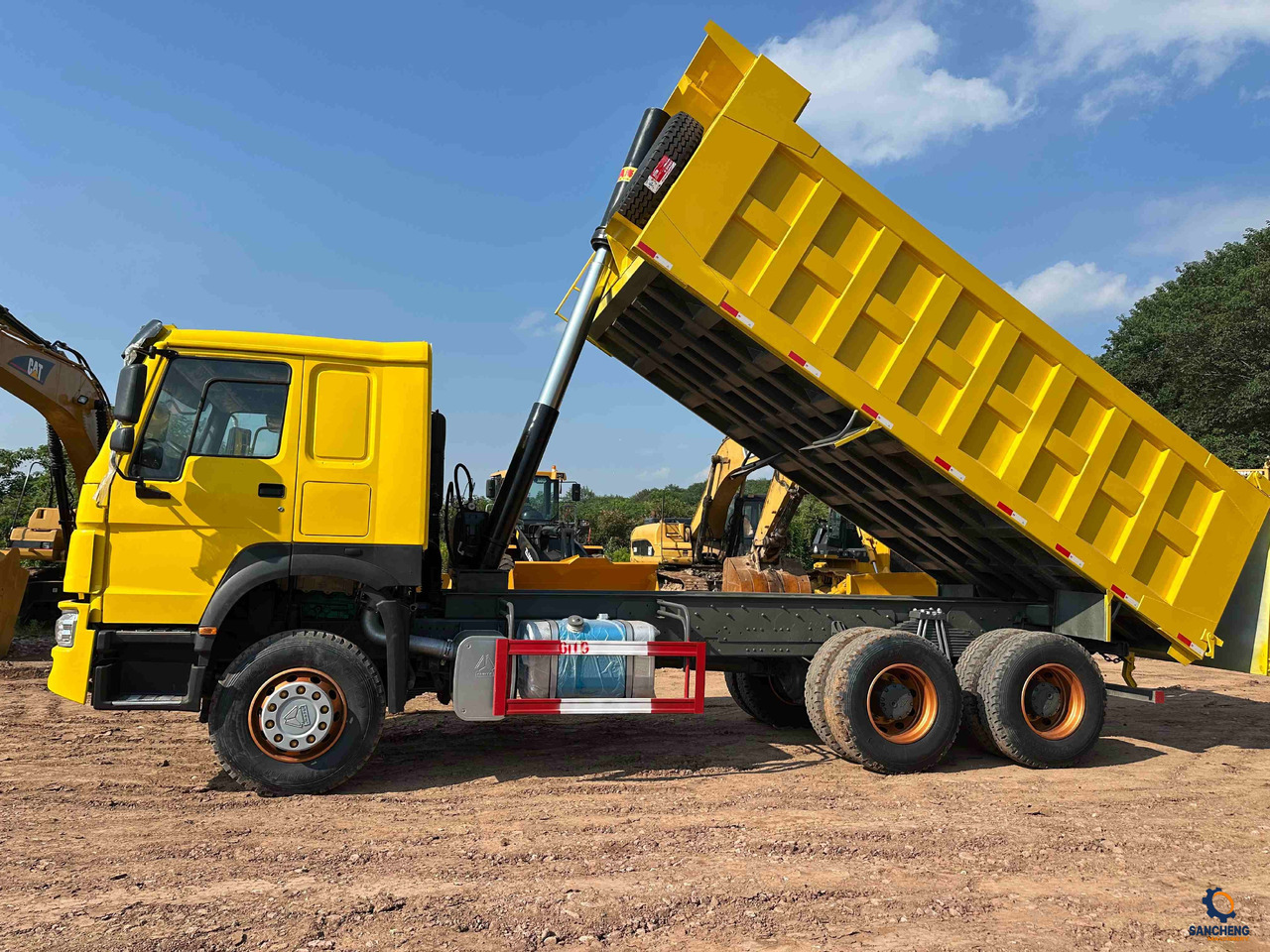 Tipper HOWO 400: picture 12