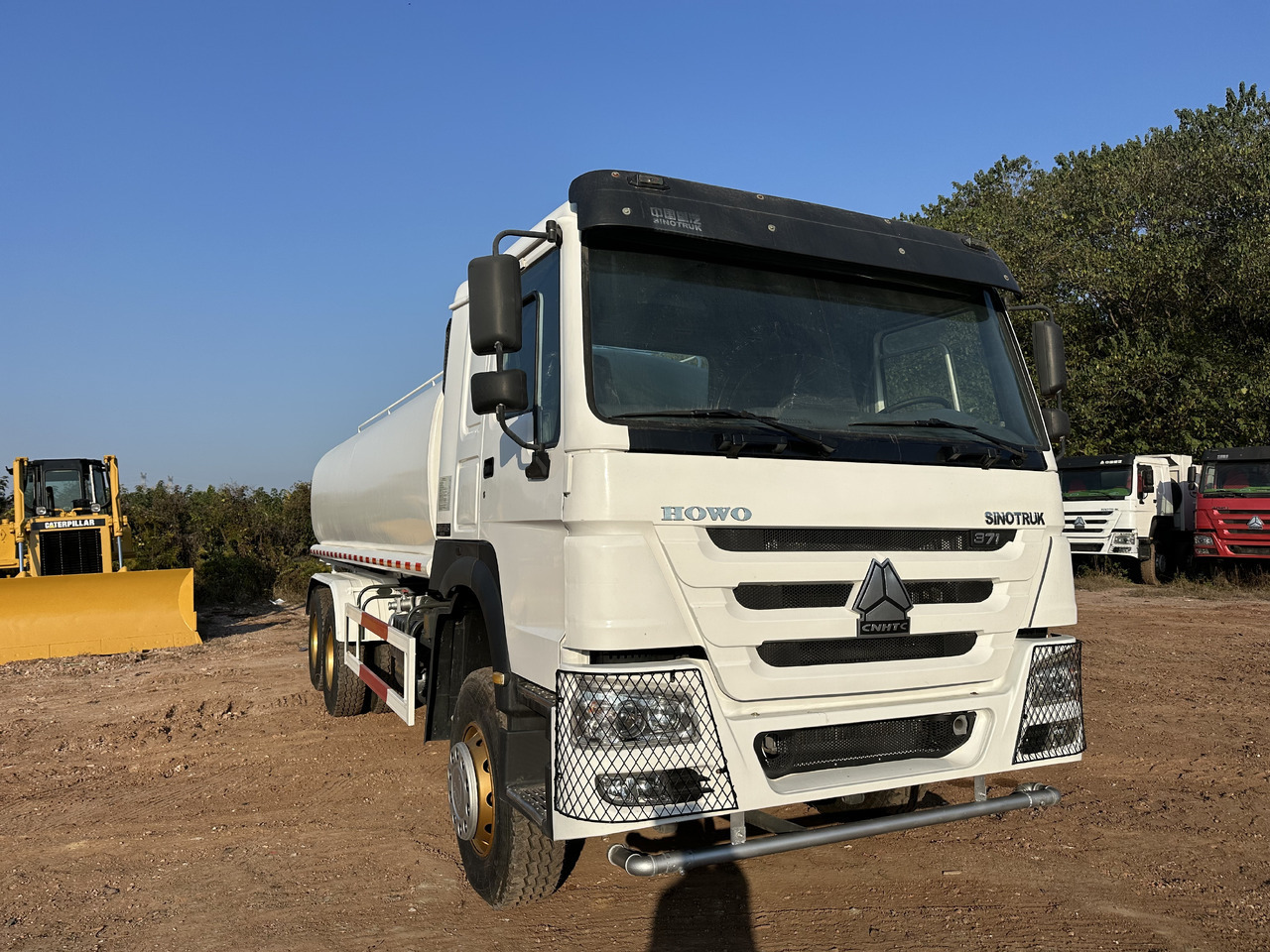 SINOTRUK HOWO 371 Water Tanker Truck - Tank truck: picture 2 SINOTRUK HOWO 371 Water Tanker Truck - Tank truck: picture 2