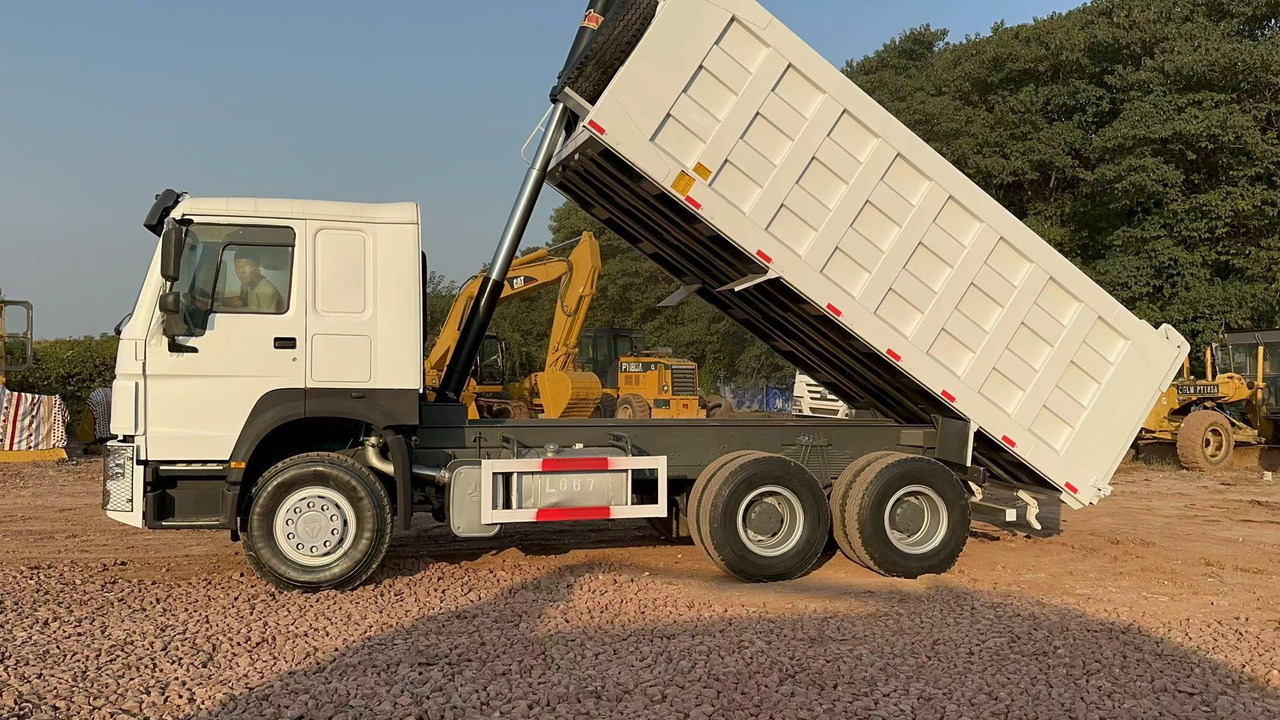 SINOTRUK HOWO 371hp 6x4 - Tipper: picture 5 SINOTRUK HOWO 371hp 6x4 - Tipper: picture 5