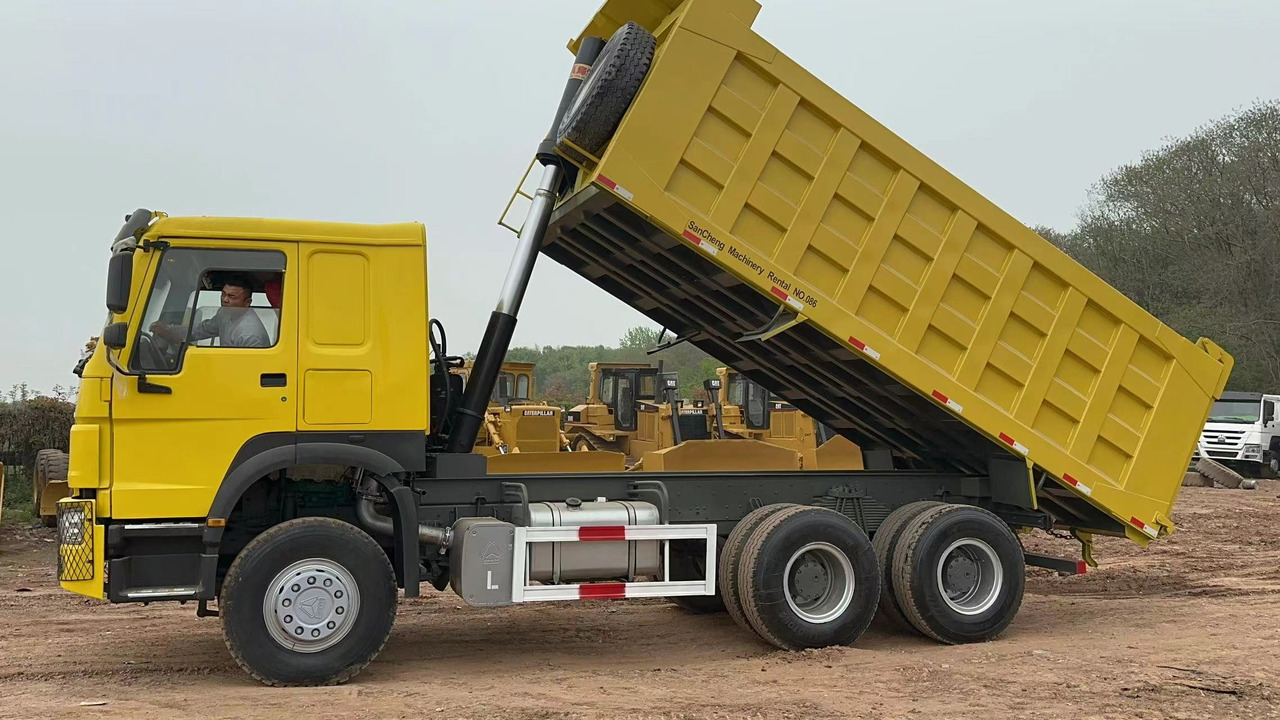 Tipper for transportation of heavy machinery SINOTRUK Howo Dump truck 371: picture 9