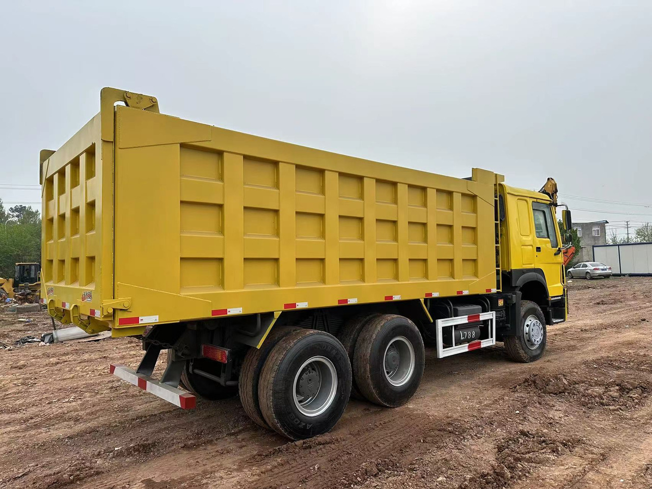 Tipper for transportation of heavy machinery SINOTRUK Howo Dump truck 371: picture 7