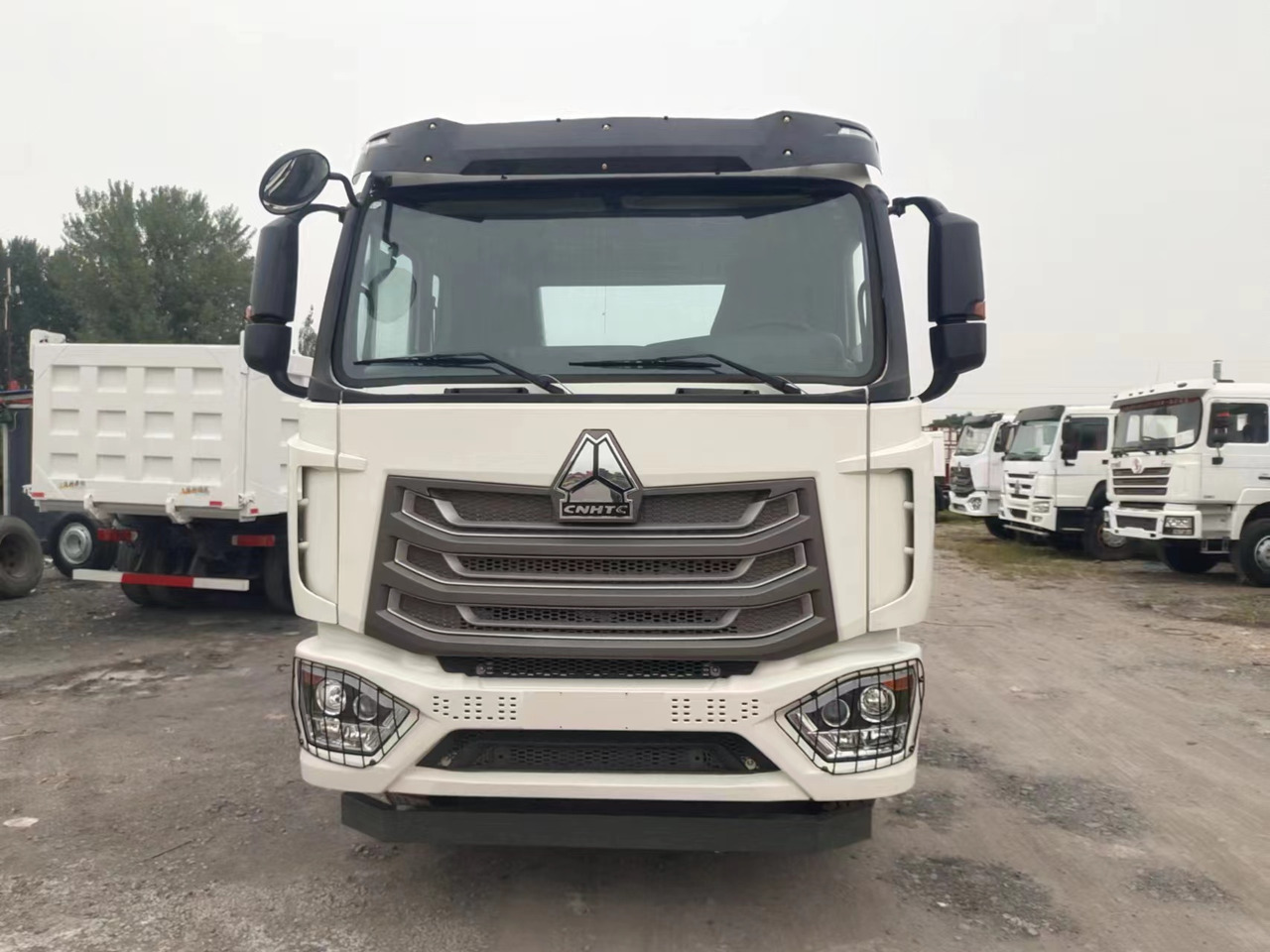 SINOTRUK HOWO 371hp 6X4 Tractor unit - Tractor unit: picture 2 SINOTRUK HOWO 371hp 6X4 Tractor unit - Tractor unit: picture 2