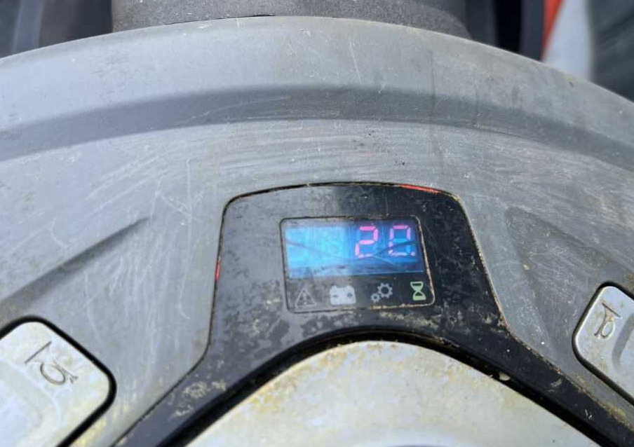 Pallet truck BT LPE200: picture 7