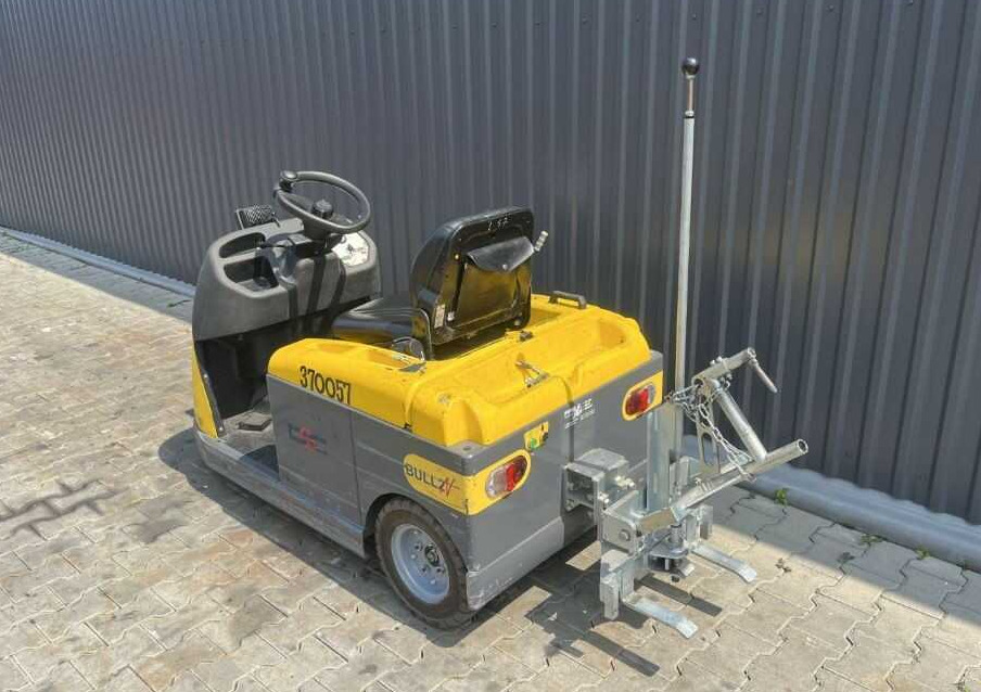 DEC BULL 2N - Tow tractor: picture 3 DEC BULL 2N - Tow tractor: picture 3