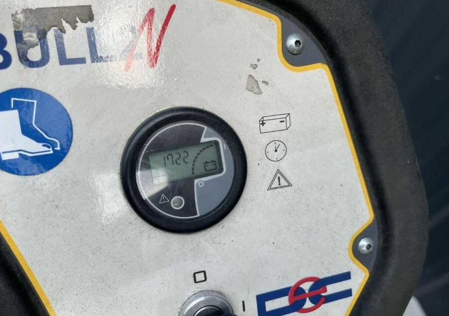 DEC BULL 2N - Tow tractor: picture 5 DEC BULL 2N - Tow tractor: picture 5