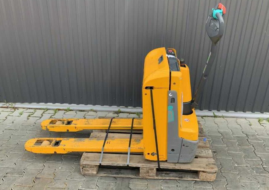 Jungheinrich EJE114 - Pallet truck: picture 2 Jungheinrich EJE114 - Pallet truck: picture 2