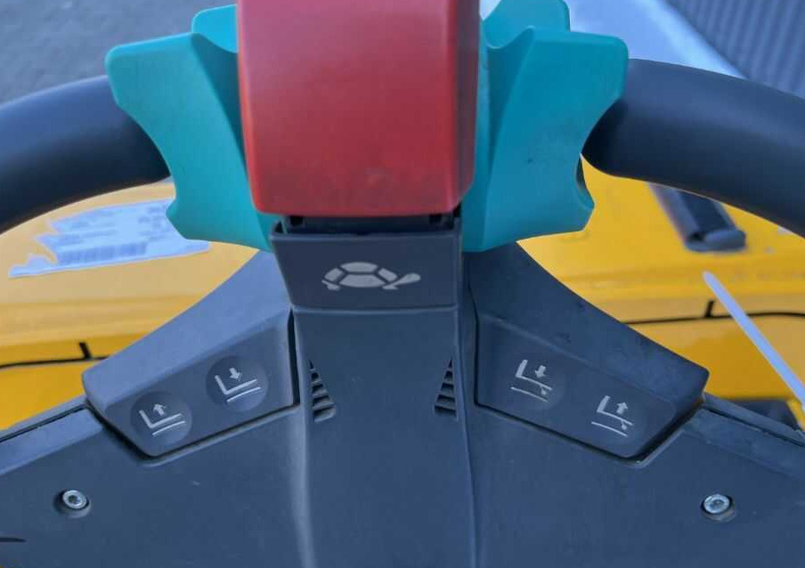 Pallet truck Jungheinrich EJEC20: picture 7