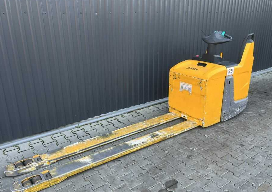 Jungheinrich ERE120 - Pallet truck: picture 1 Jungheinrich ERE120 - Pallet truck: picture 1
