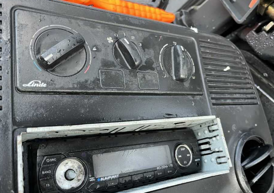 Electric forklift Linde E30HL-01/600: picture 6