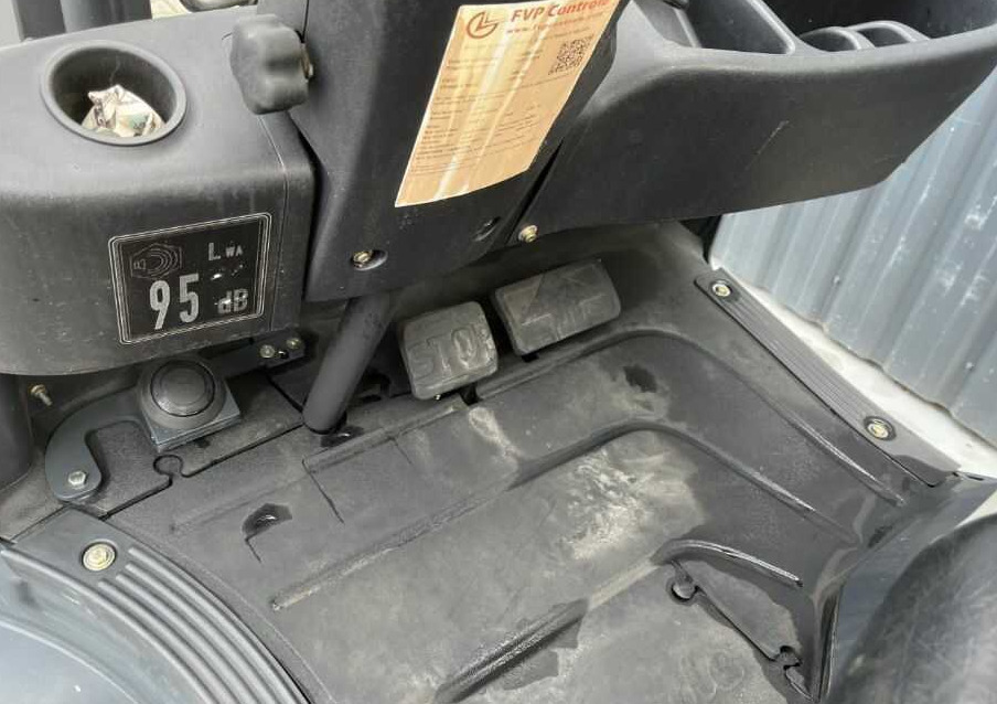 LPG forklift Linde H16T-01: picture 7