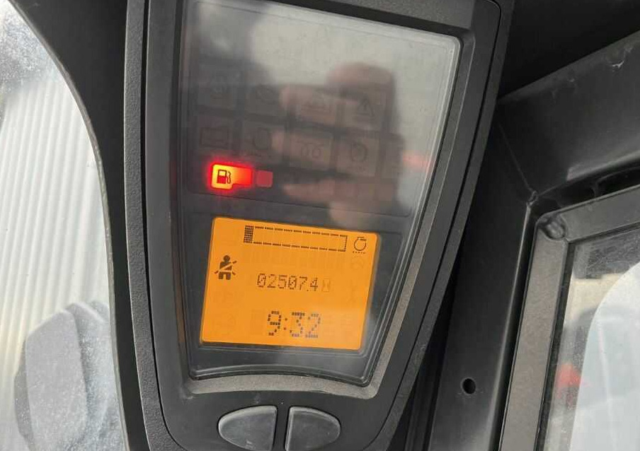 Linde H25D-02 - Diesel forklift: picture 3 Linde H25D-02 - Diesel forklift: picture 3