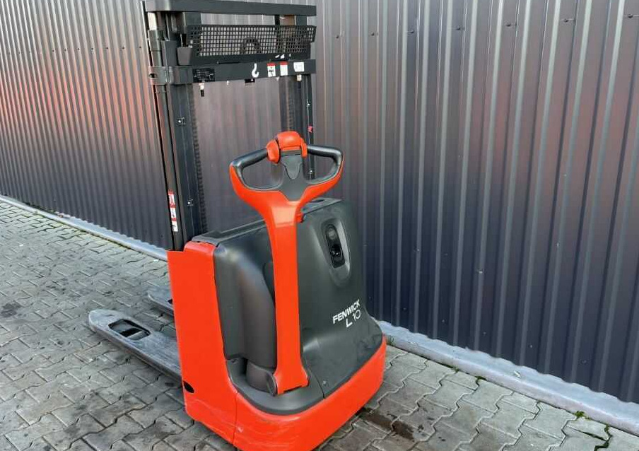 Linde L10B - Stacker: picture 3 Linde L10B - Stacker: picture 3