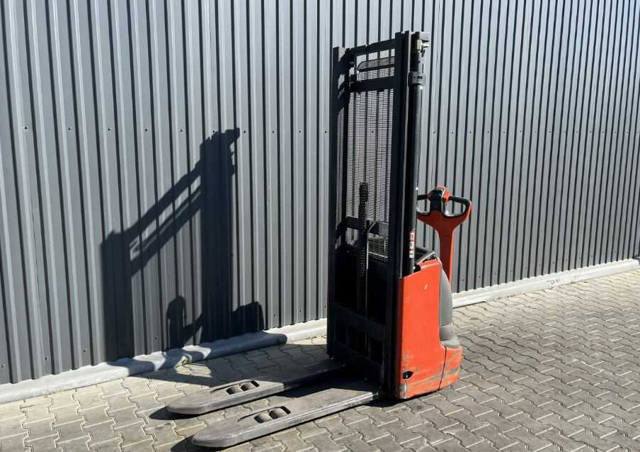 Linde L12 - Stacker: picture 1 Linde L12 - Stacker: picture 1