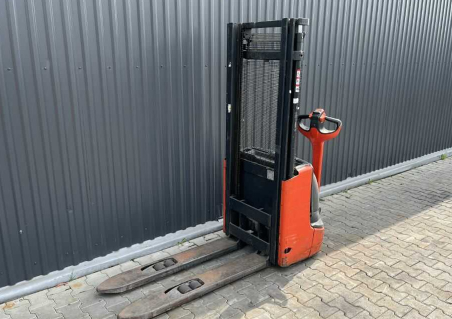 Linde L12 - Stacker: picture 1 Linde L12 - Stacker: picture 1