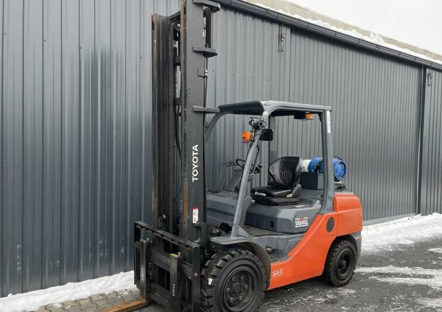 Toyota 8FGJF35 - Electric forklift: picture 1 Toyota 8FGJF35 - Electric forklift: picture 1