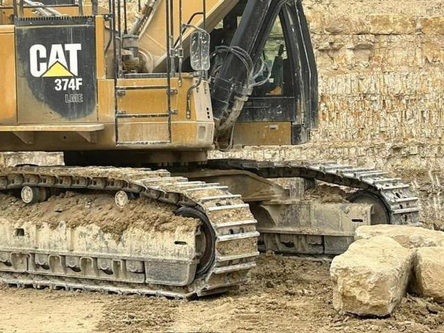 Caterpillar 374 LME - Excavator: picture 2 Caterpillar 374 LME - Excavator: picture 2