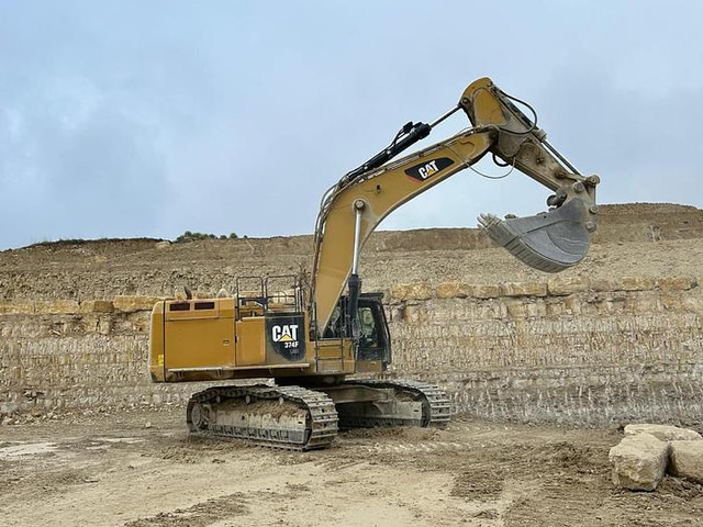 Caterpillar - Excavator: picture 1 Caterpillar - Excavator: picture 1