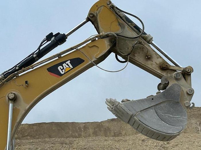 Caterpillar - Excavator: picture 3 Caterpillar - Excavator: picture 3