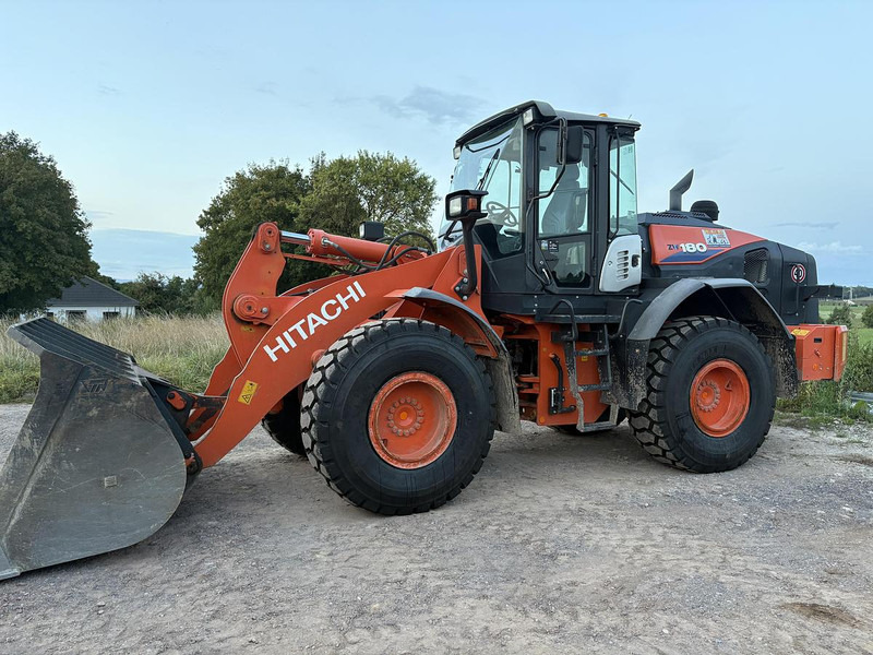 Hitachi ZW180 - Loader: picture 1 Hitachi ZW180 - Loader: picture 1