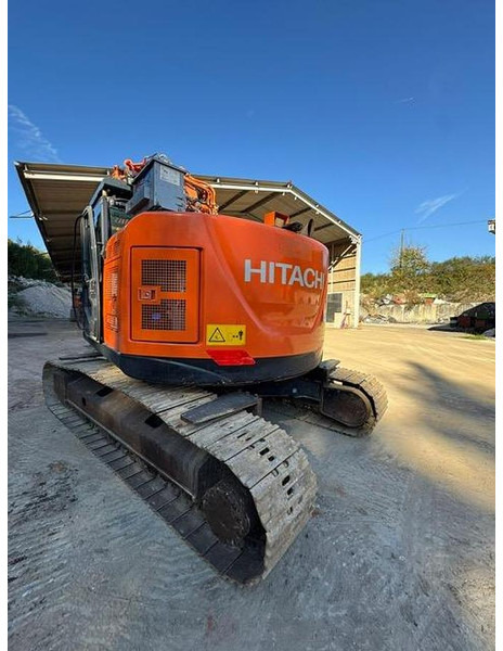 Hitachi ZX225USLC-6 - Excavator: picture 1 Hitachi ZX225USLC-6 - Excavator: picture 1