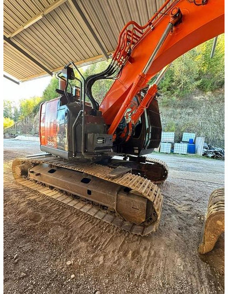 Hitachi ZX225USLC-6 - Excavator: picture 2 Hitachi ZX225USLC-6 - Excavator: picture 2