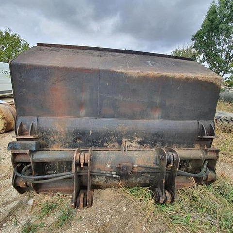 Bucket Liebherr L50 L70: picture 6