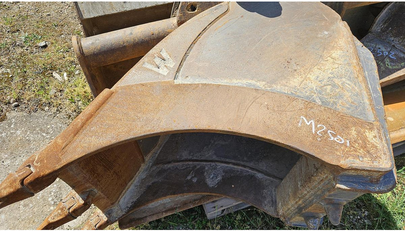 Mecalac 12MXT - Excavator bucket: picture 1 Mecalac 12MXT - Excavator bucket: picture 1