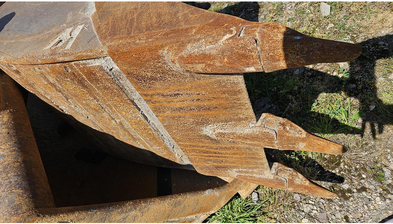 Mecalac 12MXT - Excavator bucket: picture 5 Mecalac 12MXT - Excavator bucket: picture 5