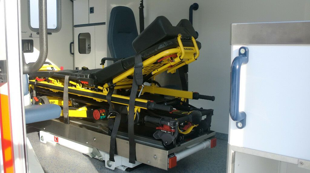 Mercedes-Benz Sprinter 516 CDI 4x4 WAS Koffer // Garantie // Mercedes-Benz Sprinter 516 CDI 4x4 WAS Koffer // Garantie // - Ambulance: picture 5 Mercedes-Benz Sprinter 516 CDI 4x4 WAS Koffer // Garantie // Mercedes-Benz Sprinter 516 CDI 4x4 WAS Koffer // Garantie // - Ambulance: picture 5